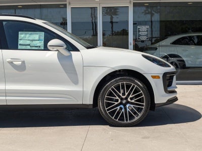 2025 Porsche Macan AWD