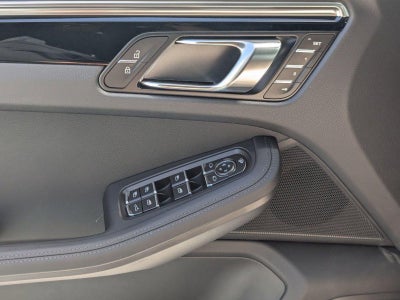 2025 Porsche Macan AWD