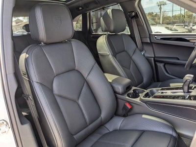 2025 Porsche Macan AWD