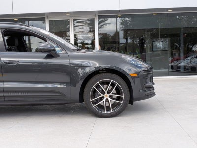 2025 Porsche Macan AWD