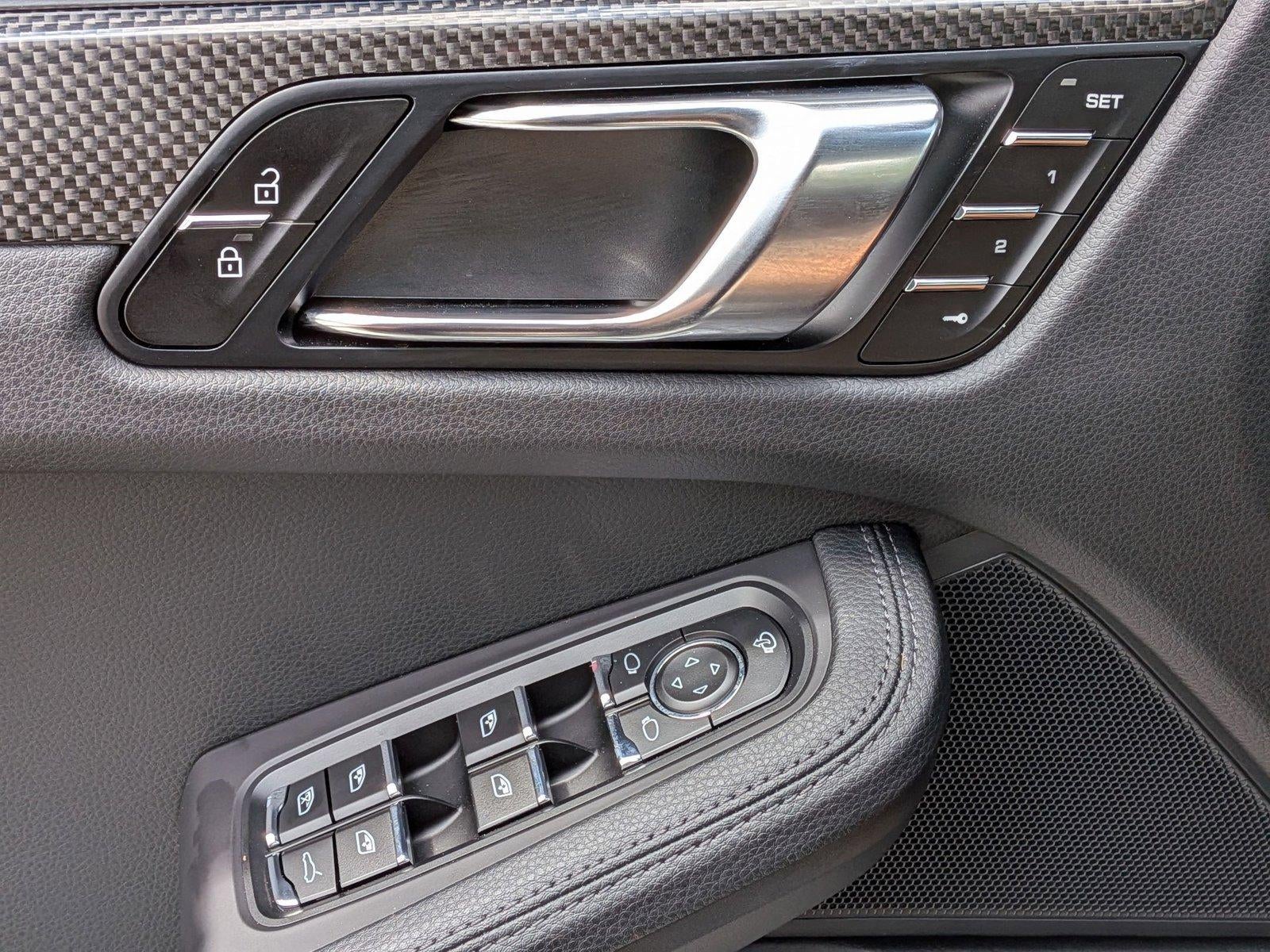 2025 Porsche Macan AWD