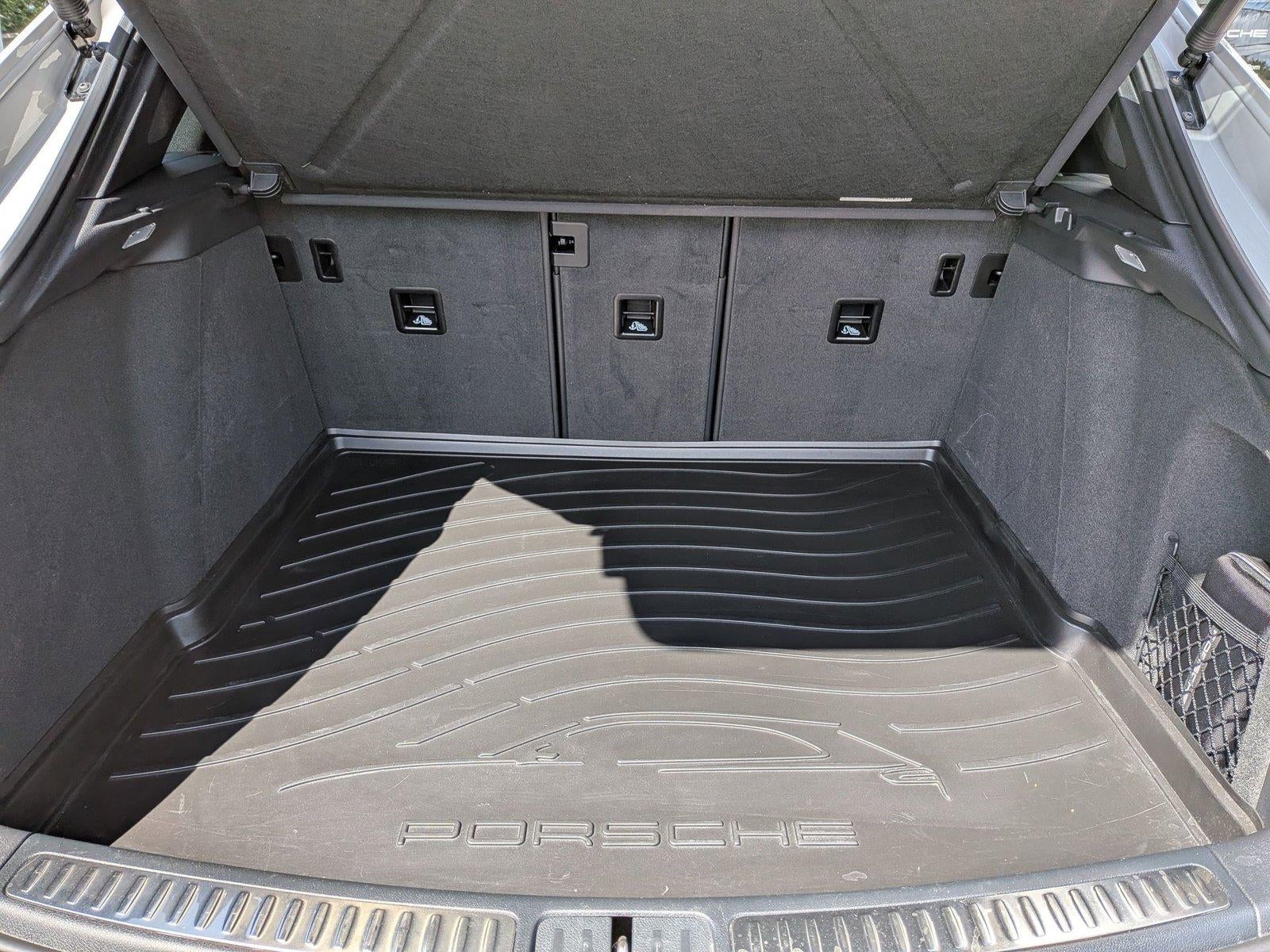 2025 Porsche Macan AWD
