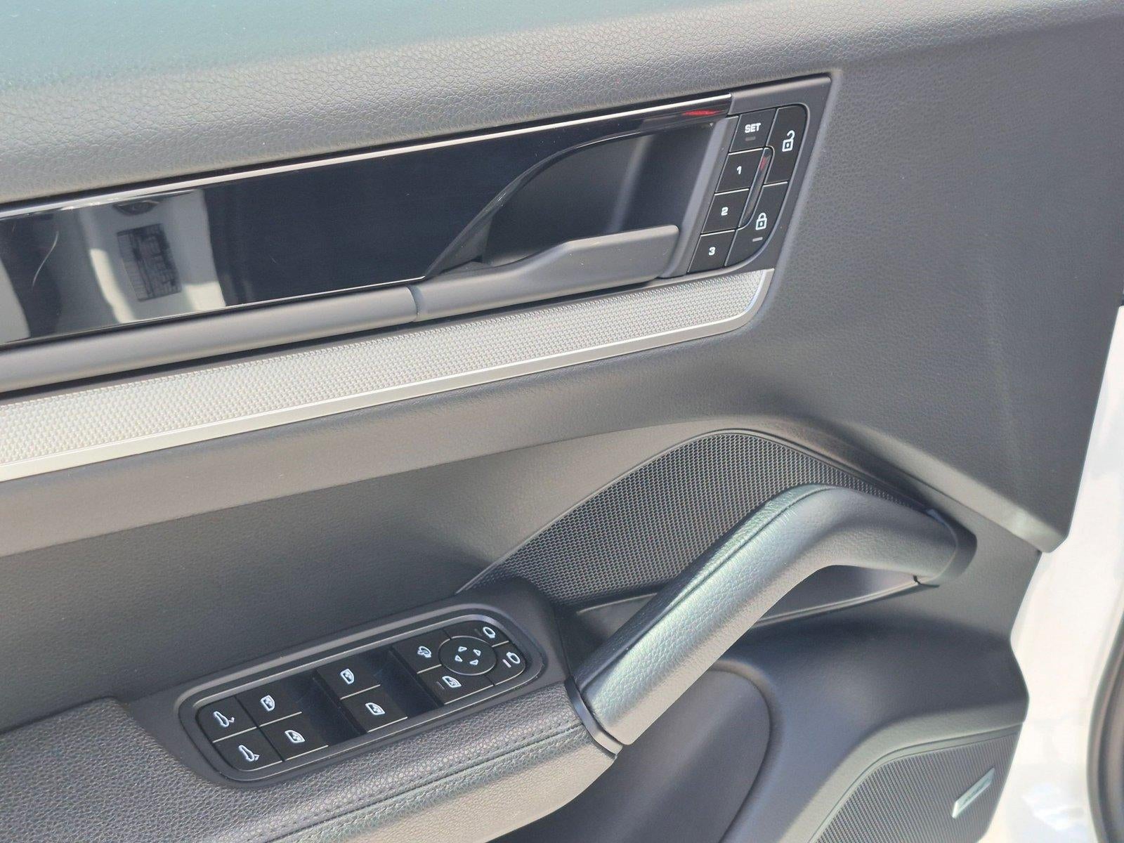 2025 Porsche Cayenne AWD