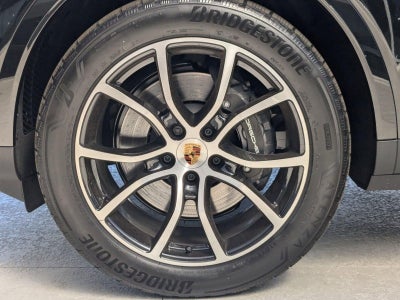 2025 Porsche Cayenne AWD